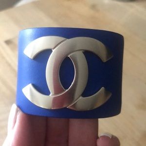 Chanel leather CC cuff bracelet w/metal. Like NEW